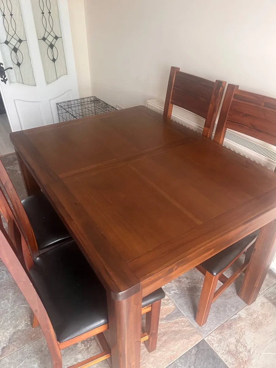 Mahogany table and 4 chairs - Image 1