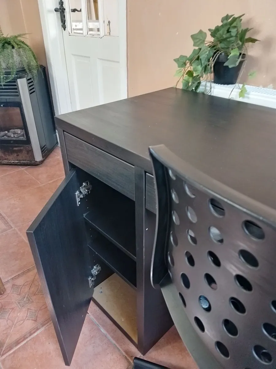 Desk and swivel chair. - Image 3
