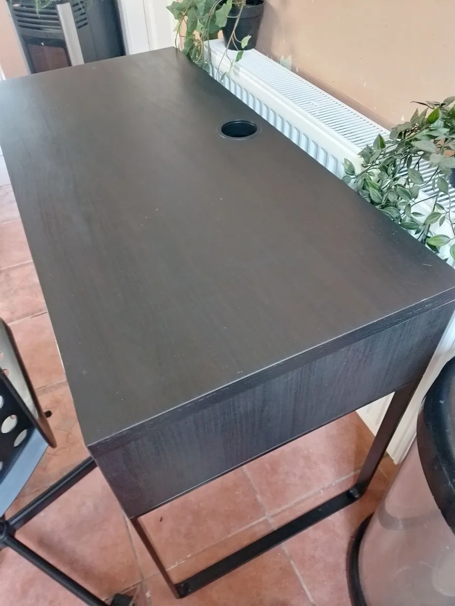 Desk and swivel chair. - Image 4