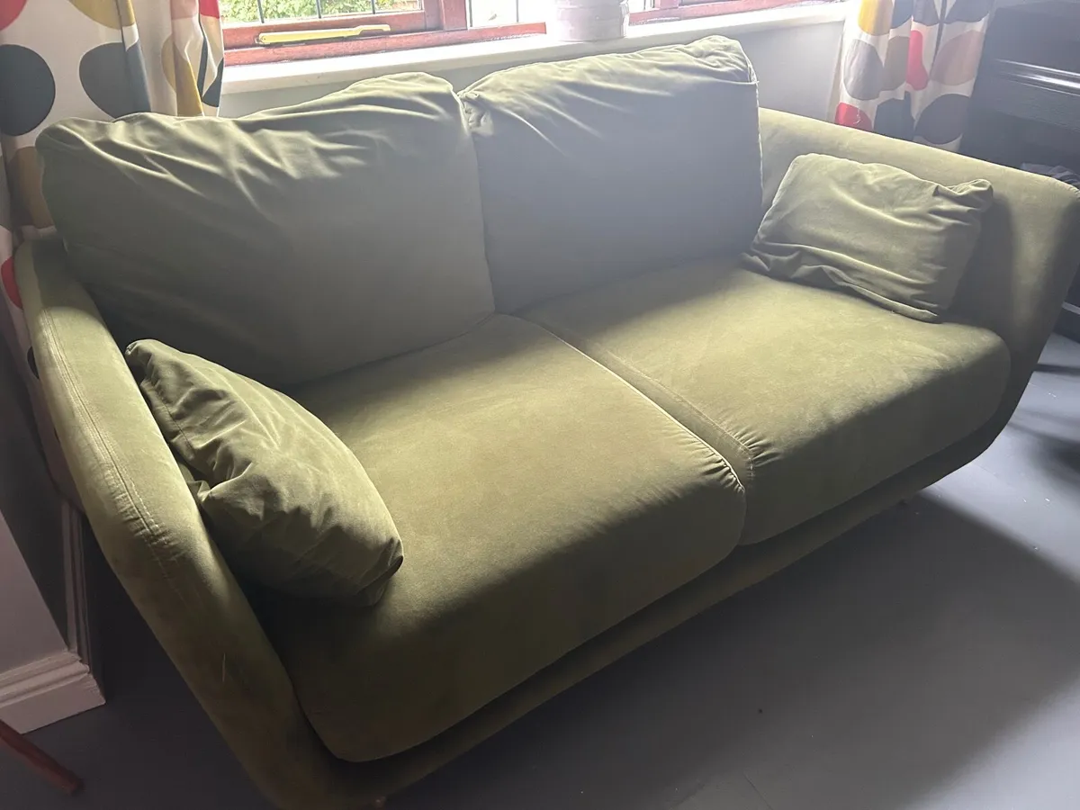 Green velvet sofa - Image 2