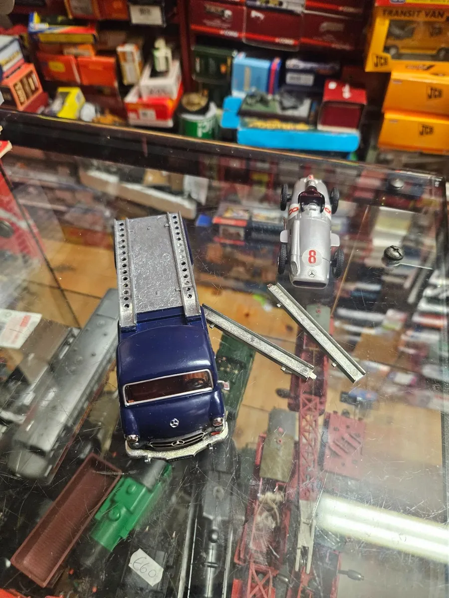 Corgi Conrad Mercedes Racing Car Transporter - Image 3