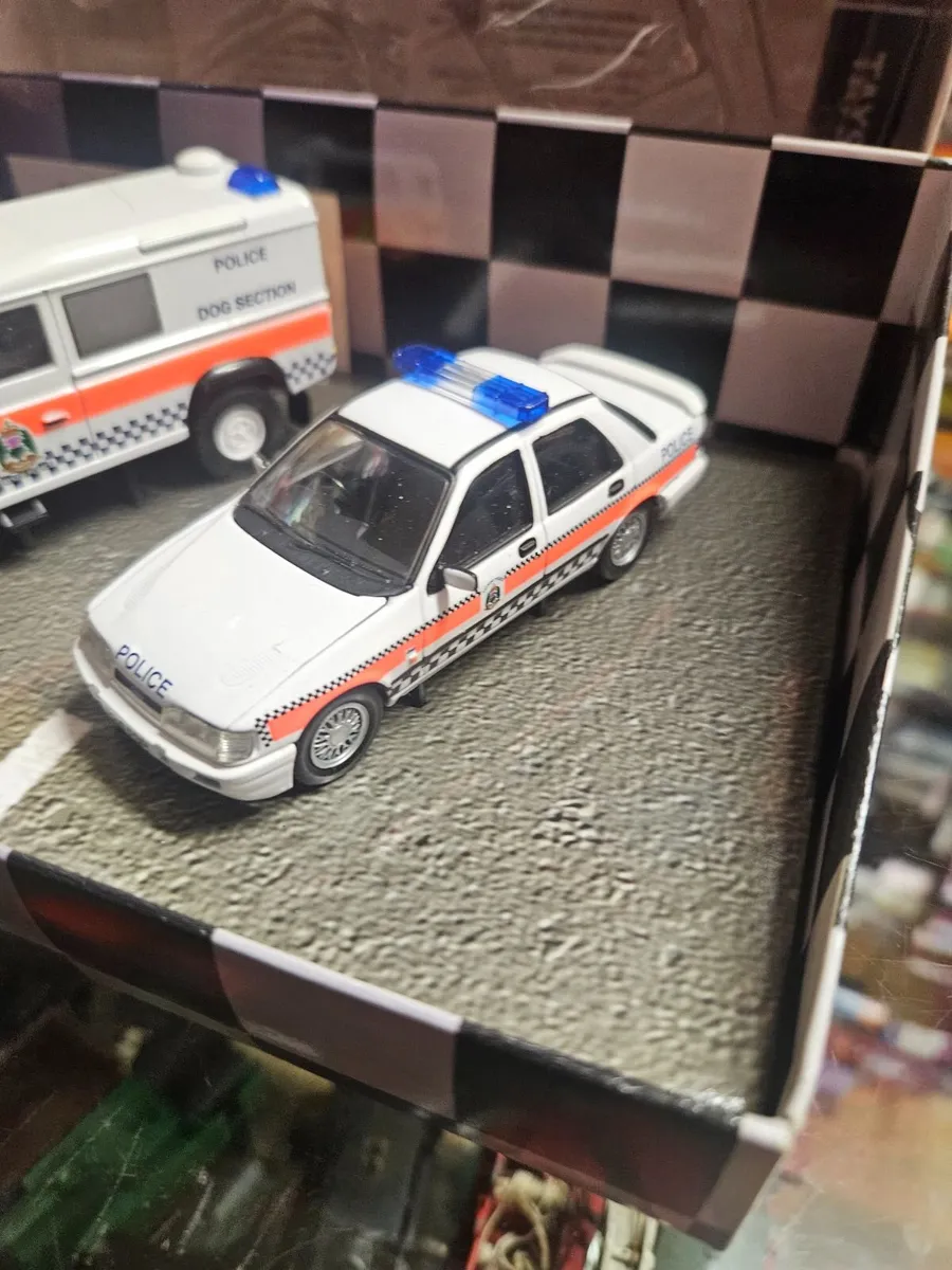 Corgi Ford Sierra Cosworth and Landrover Police Se - Image 3
