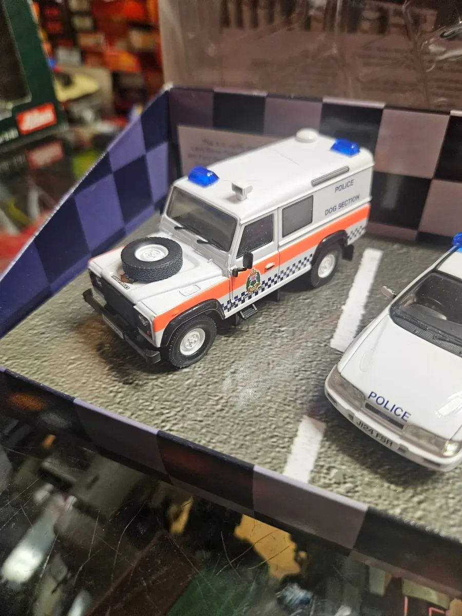 Corgi Ford Sierra Cosworth and Landrover Police Se - Image 4
