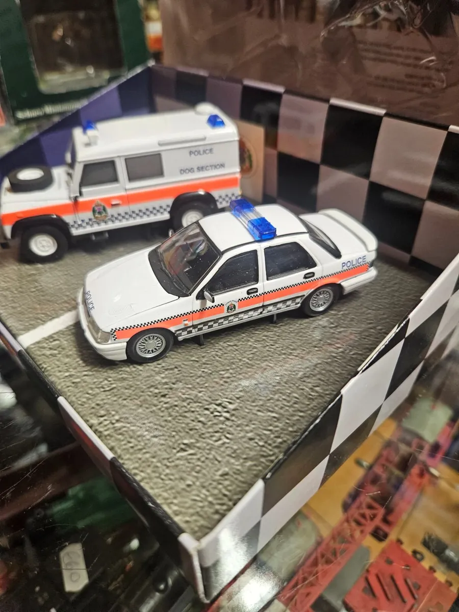 Corgi Ford Sierra Cosworth and Landrover Police Se - Image 2