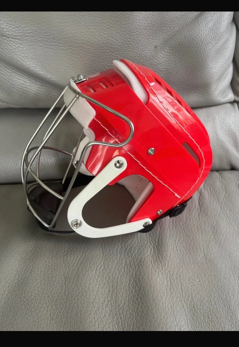 Red skateboarder gola hurling helmet - Image 2