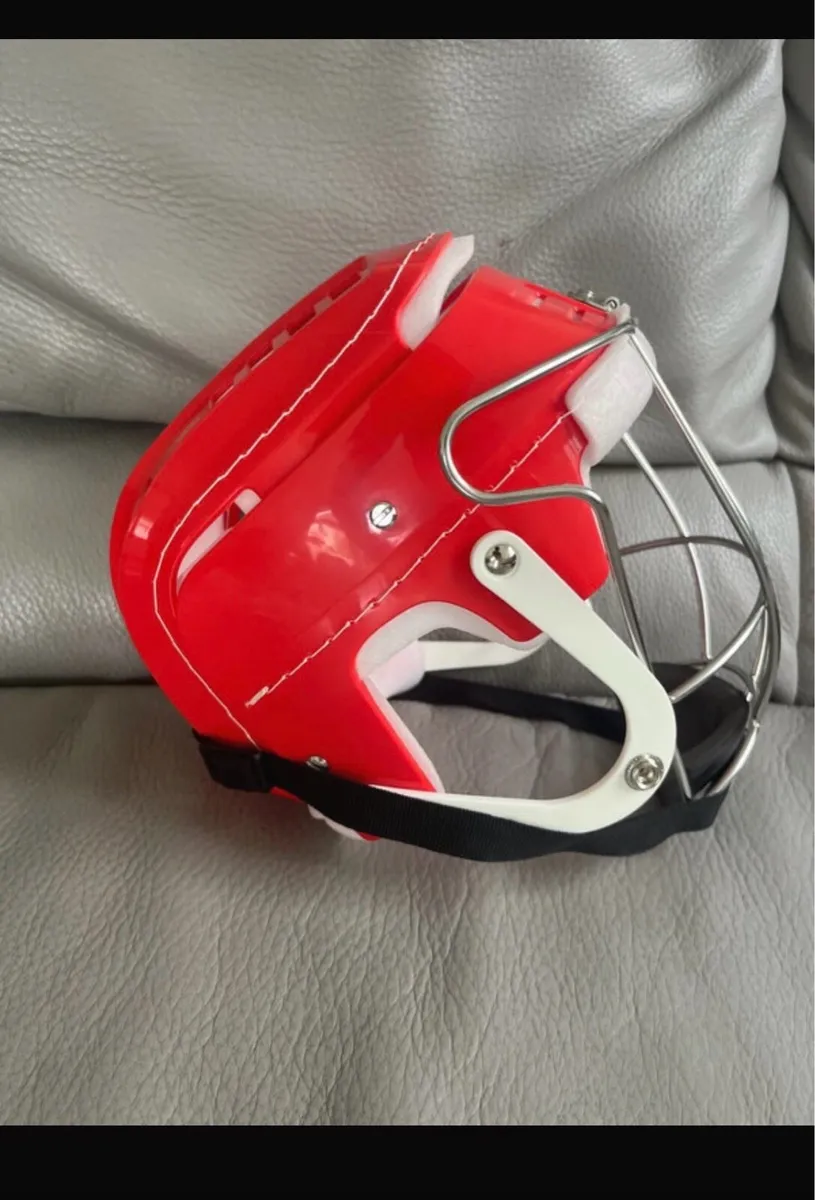 Red skateboarder gola hurling helmet - Image 4