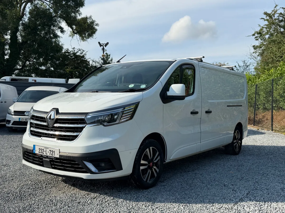 2023 Renault Trafic Sport - Fully Loaded - Image 3