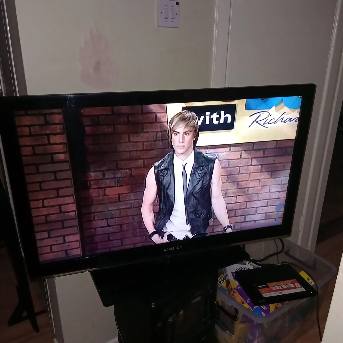 Samsung Tv 45ins - Image 2