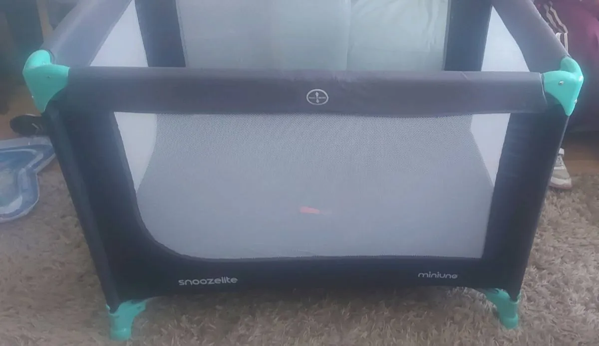 Travel cot as new - Image 4