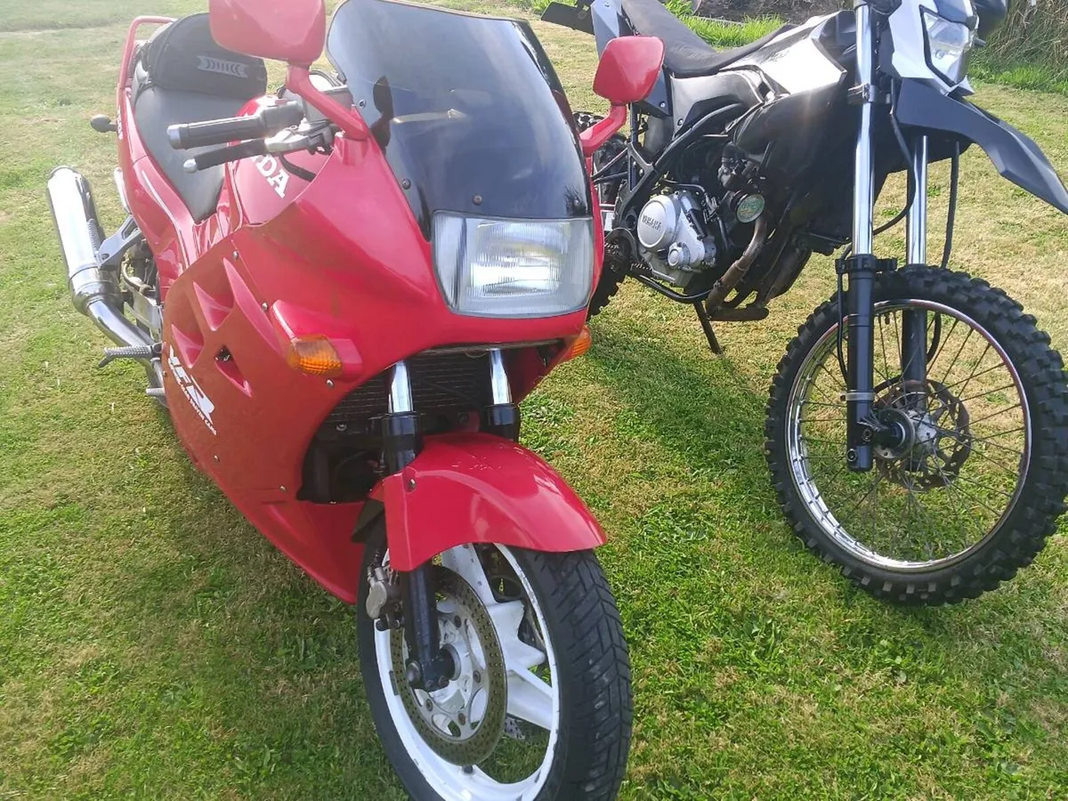 1989 VFR 750 RC24 - Image 4