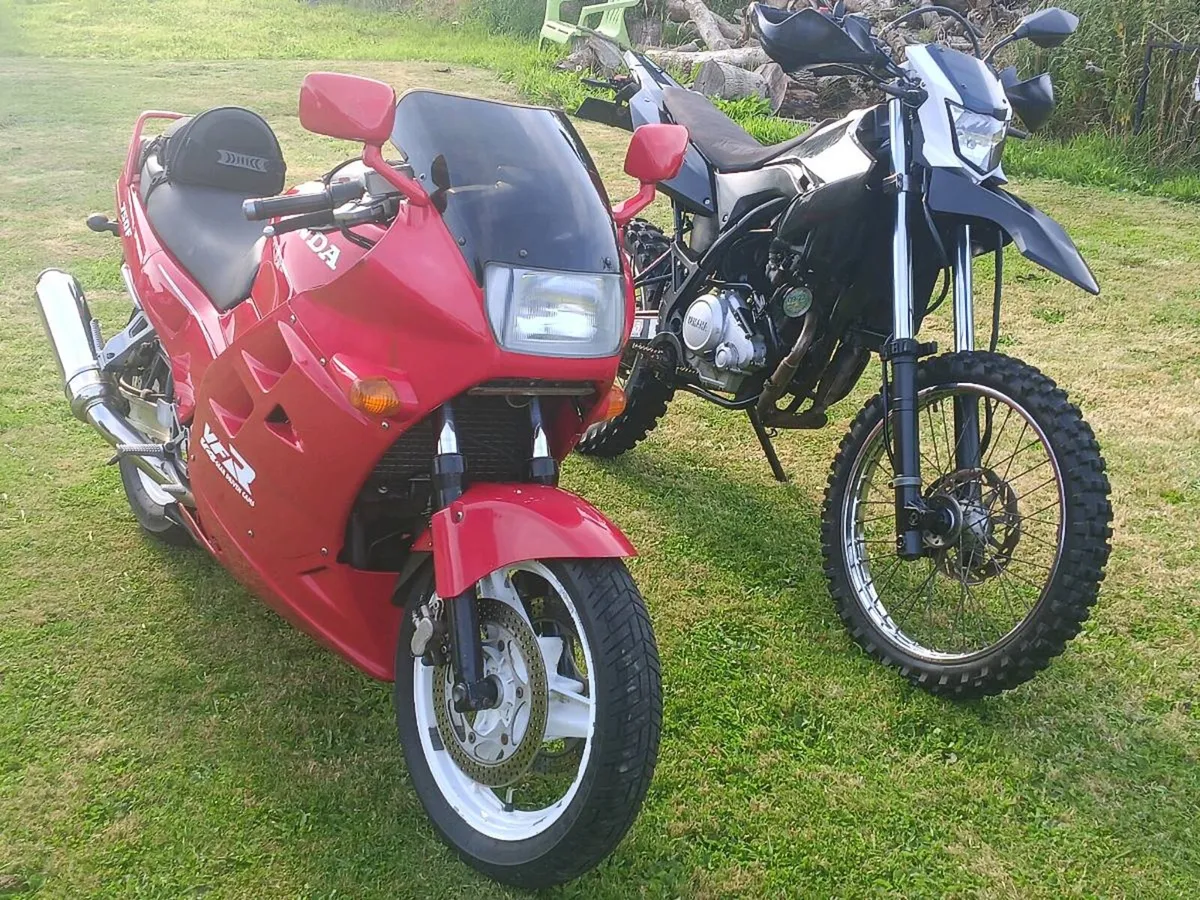 1989 VFR 750 RC24 - Image 3