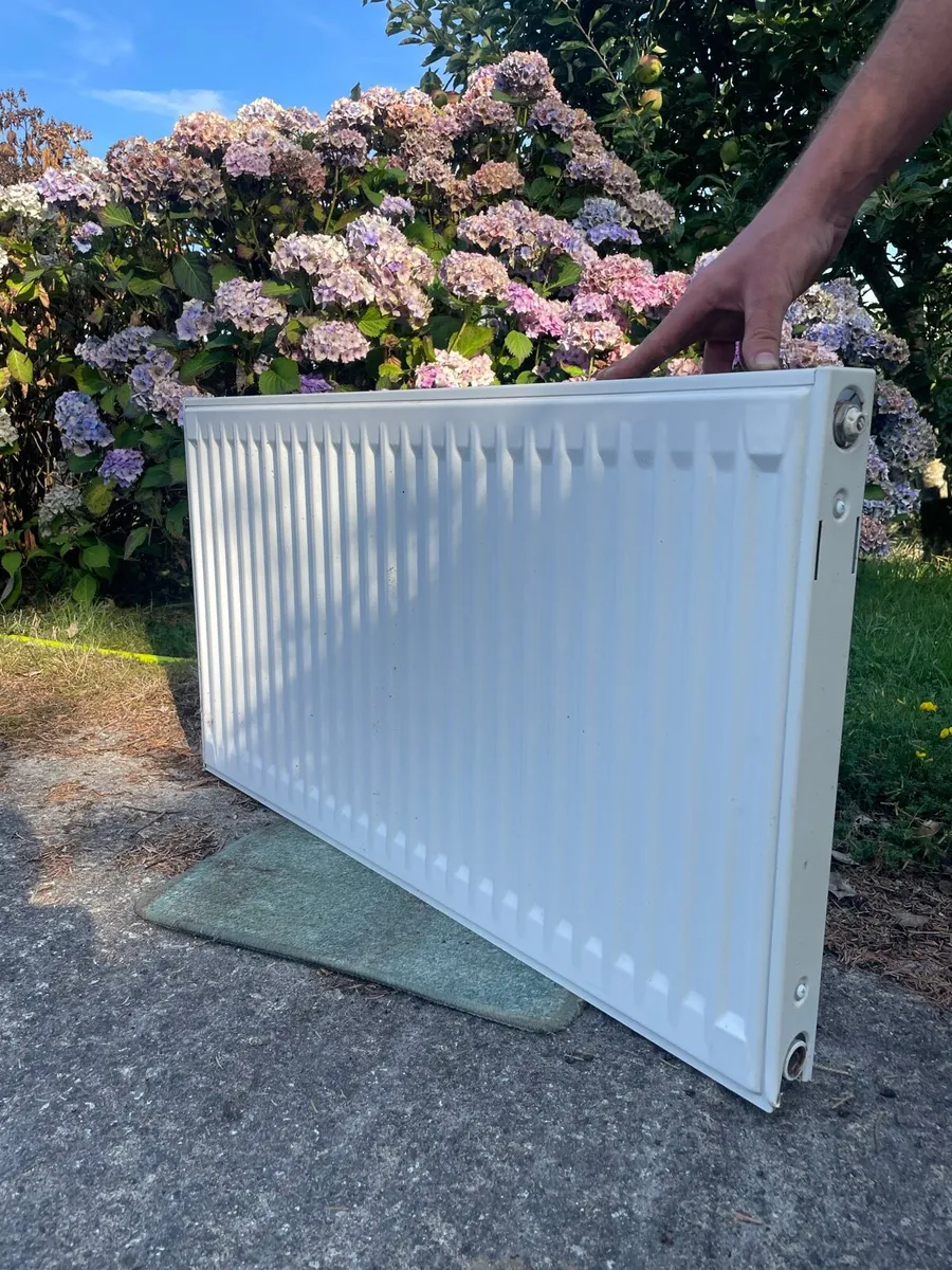 White Radiator - Image 1