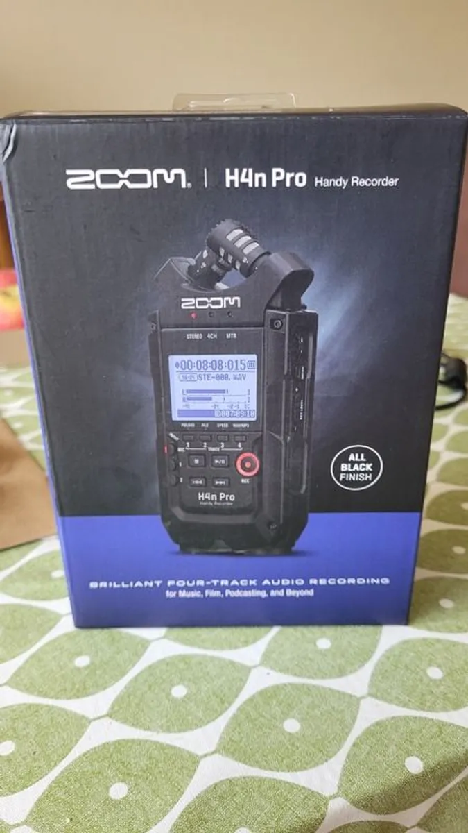Zoom H4n Pro Bundle - Image 2