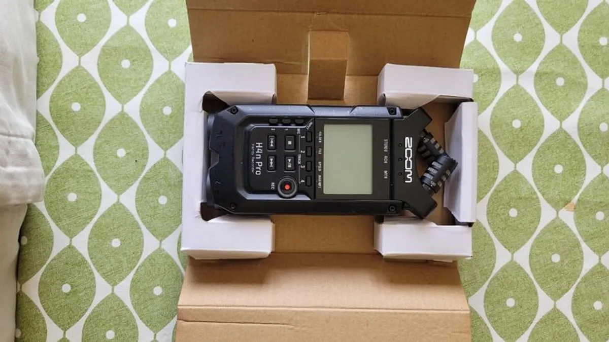 Zoom H4n Pro Bundle - Image 4
