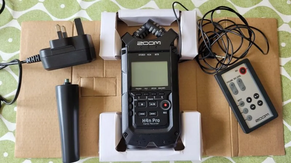 Zoom H4n Pro Bundle - Image 1
