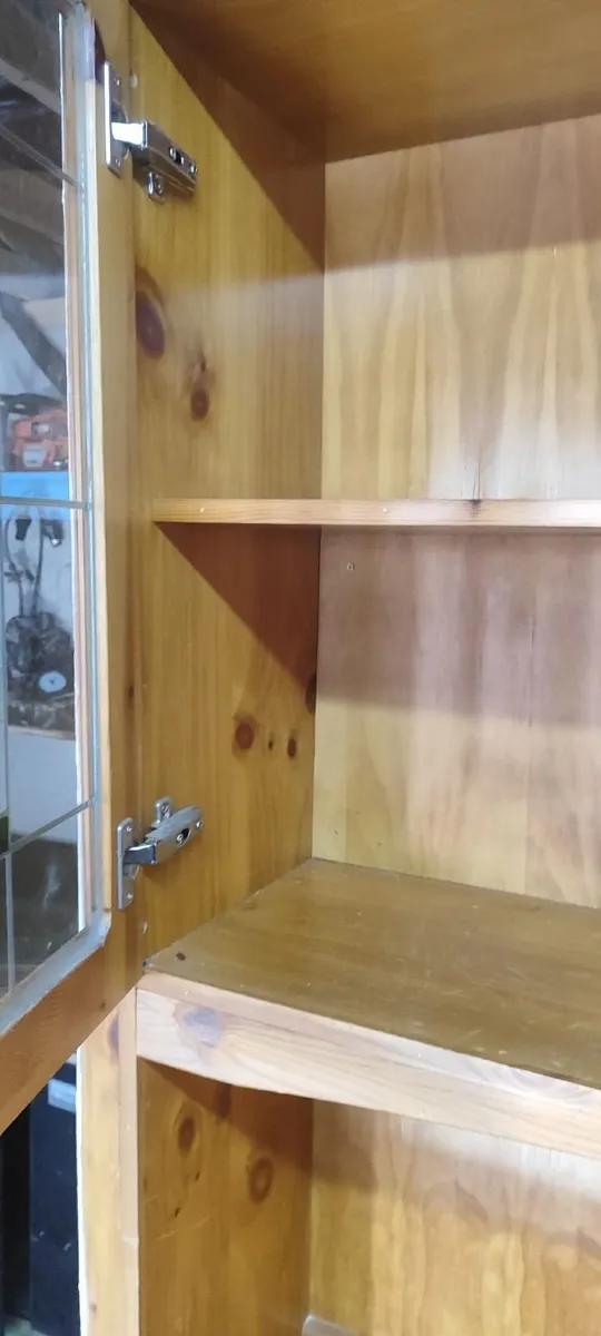 Solid press with glass doors - Image 2