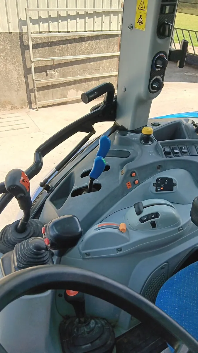 New Holland T5.95 with loader - Image 2