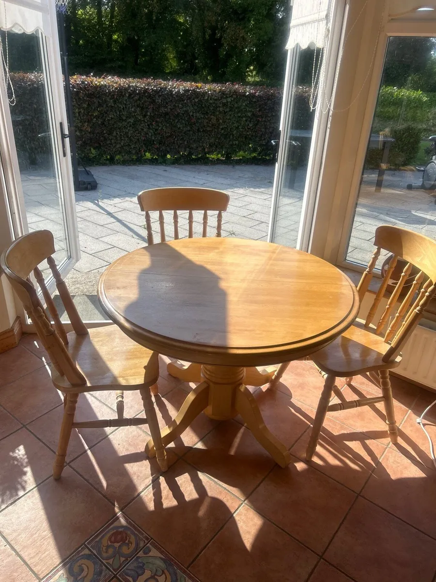 Kitchen table and 3 chairs - Image 1