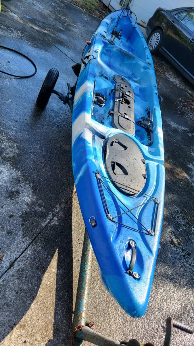 Fishing kayak - Image 3