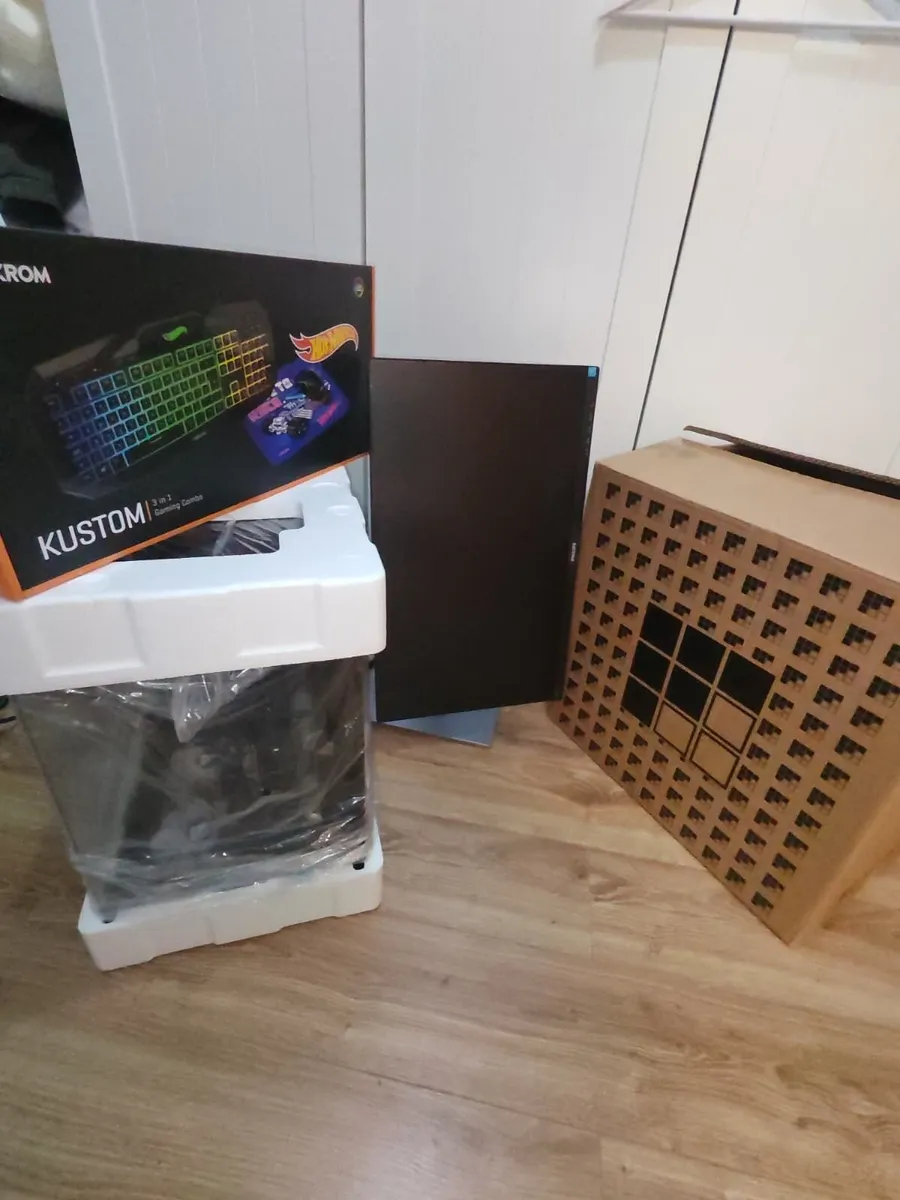 GAMING PC COMPUTER MONITOR - Image 2