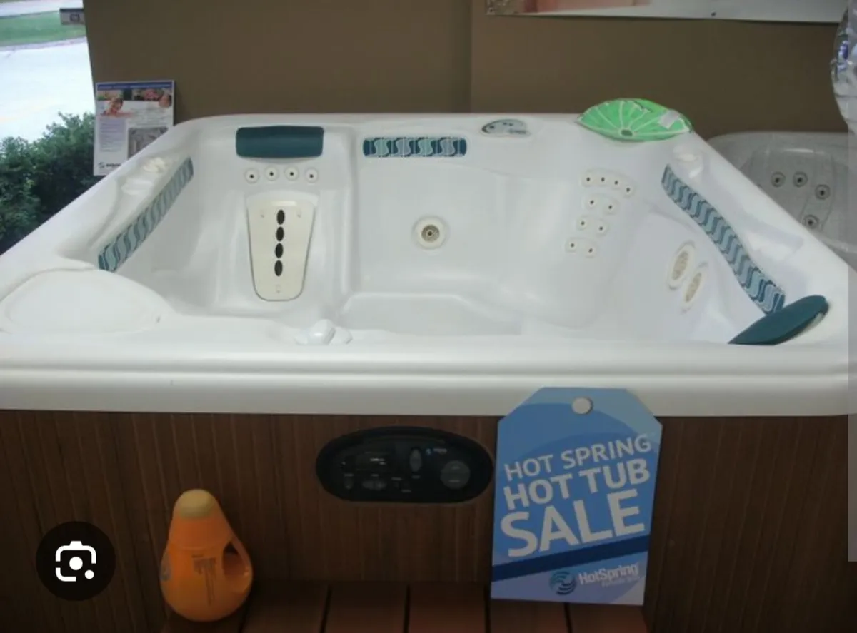 Sovereign Hot Tub - Image 2