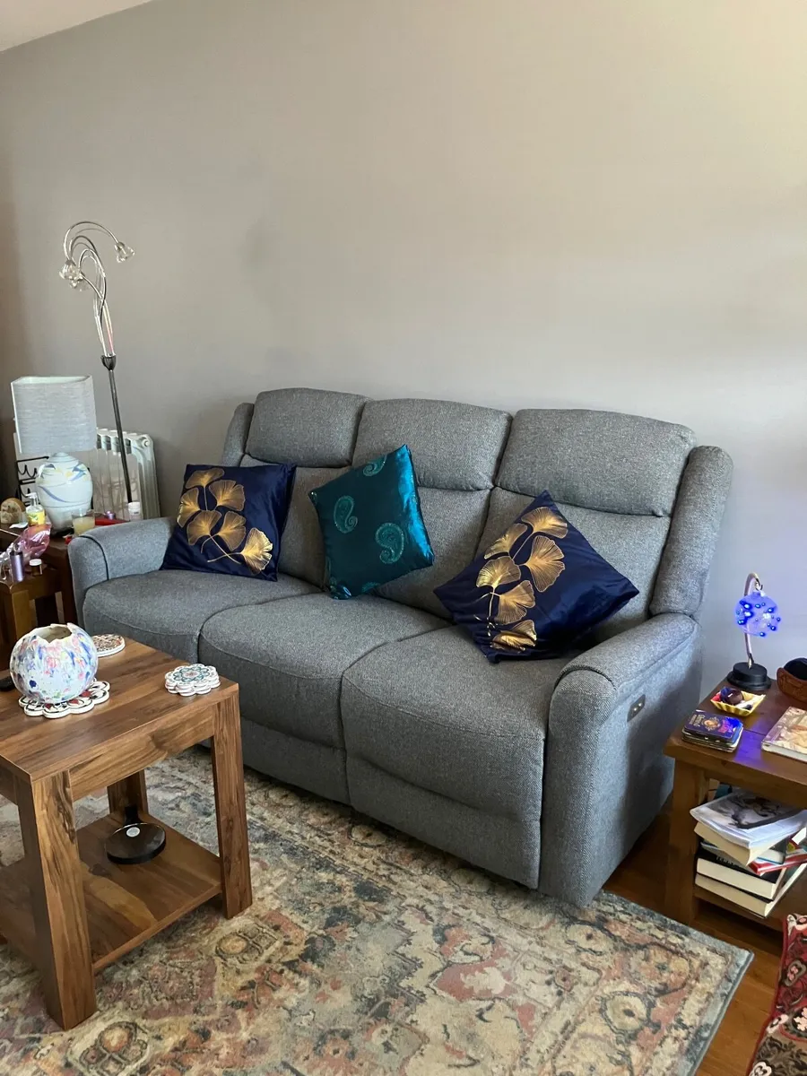 Recliner sofa electric