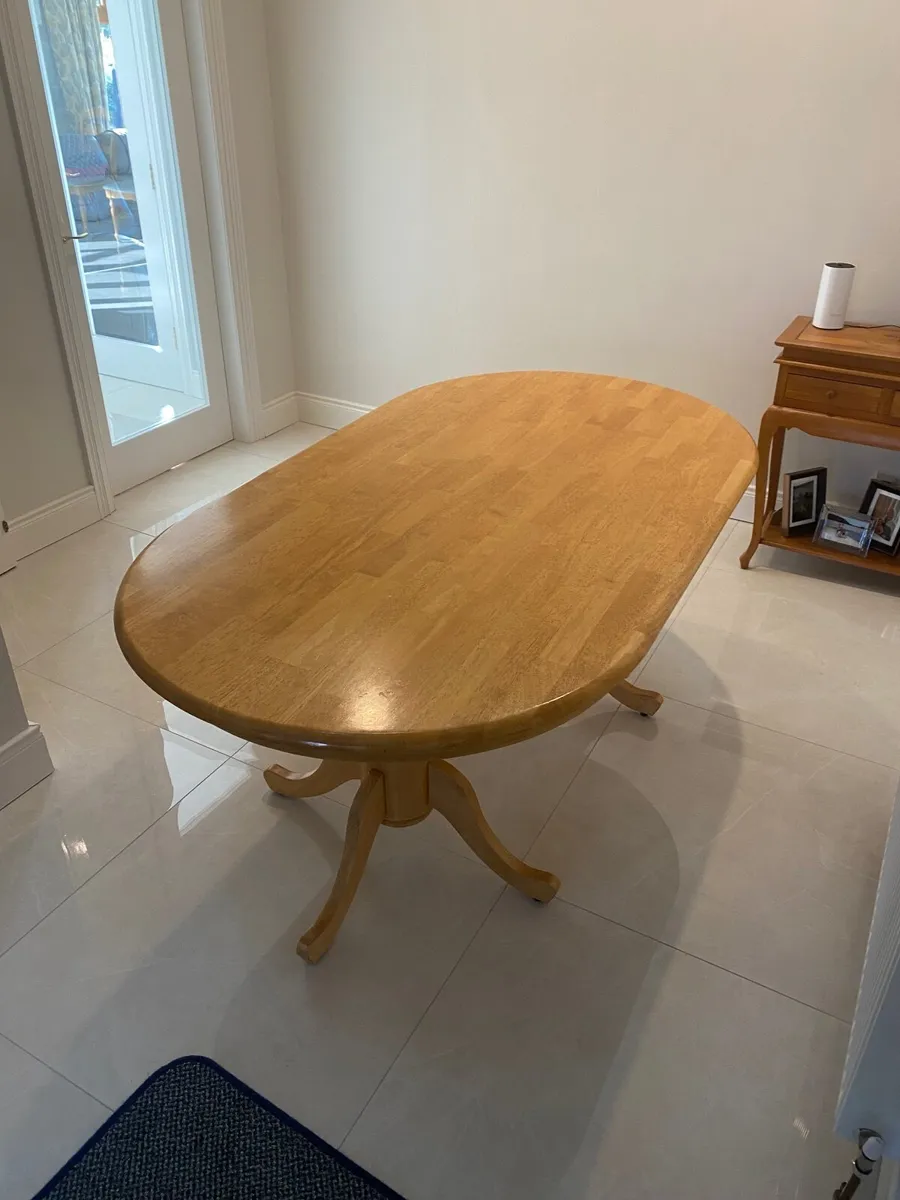 Kitchen table and chairs - Image 1