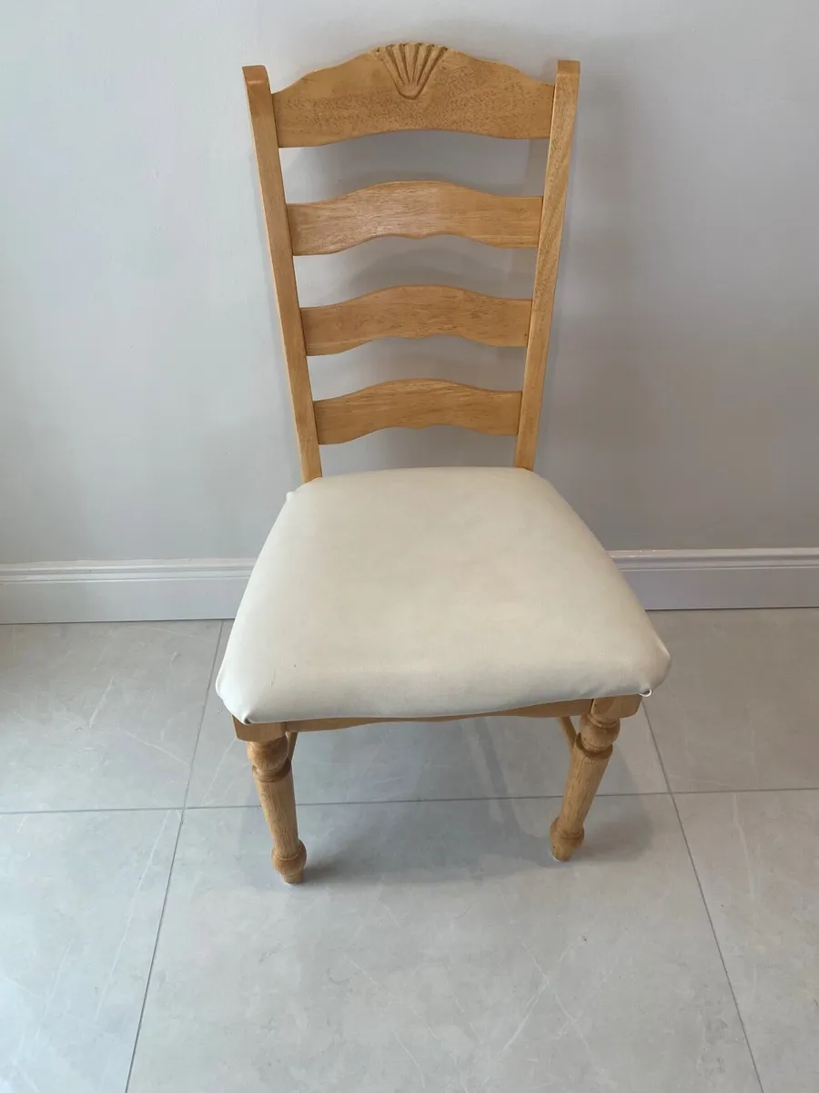 Kitchen table and chairs - Image 3