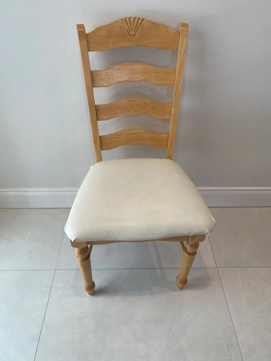 Kitchen table and chairs - Image 4