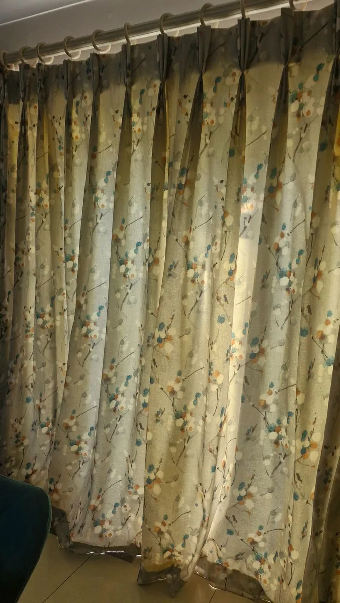 Curtain - Image 2