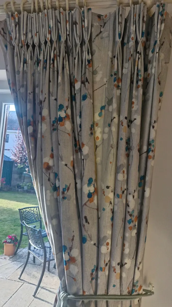 Curtain - Image 3