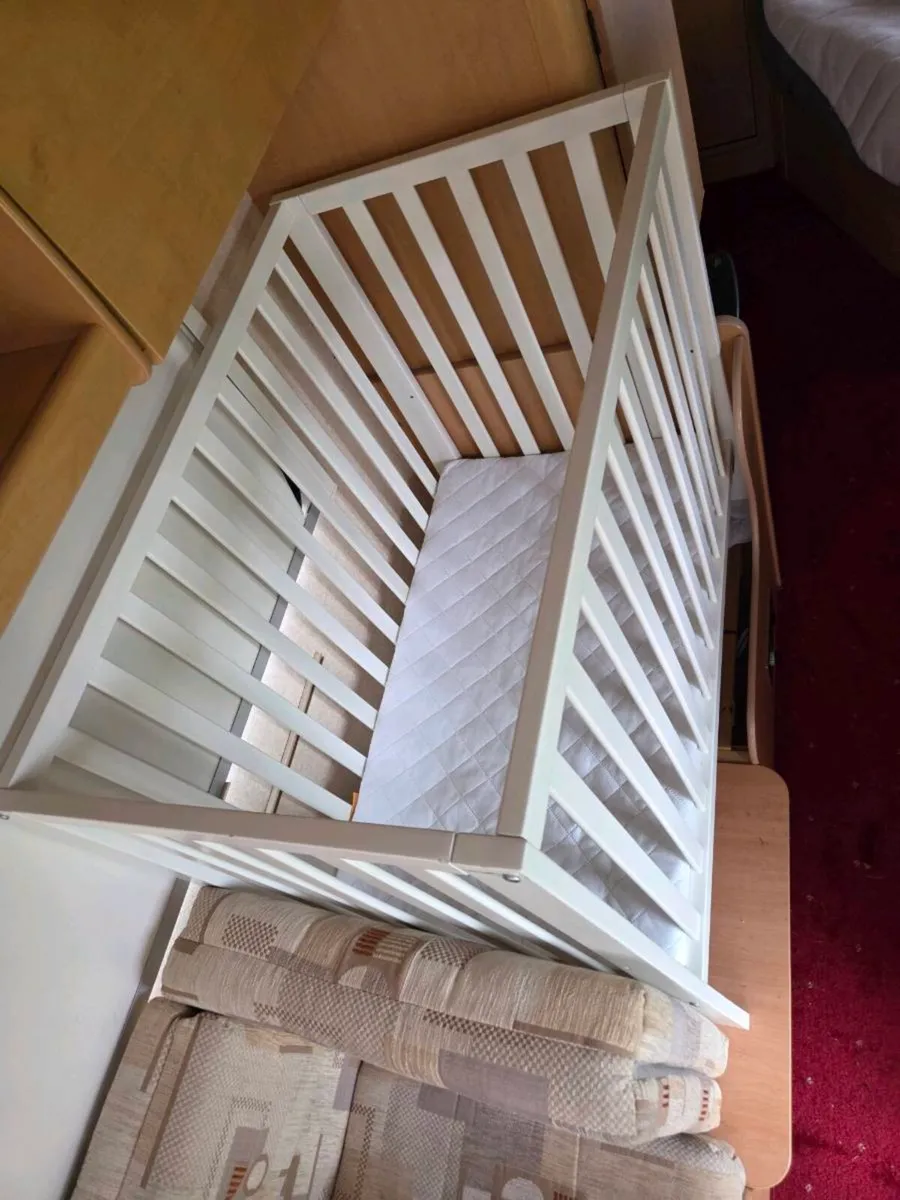Small cot - Image 2