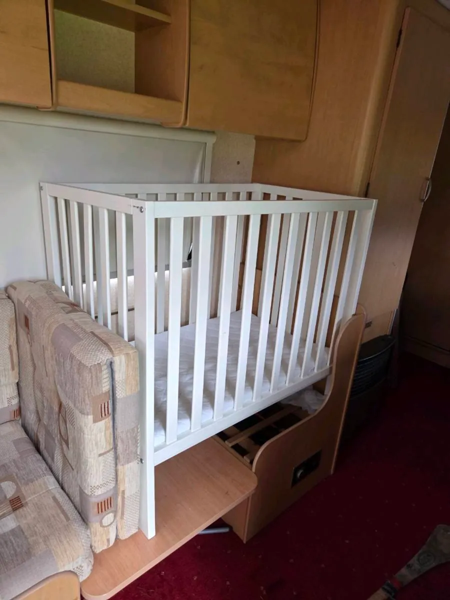 Small cot - Image 1