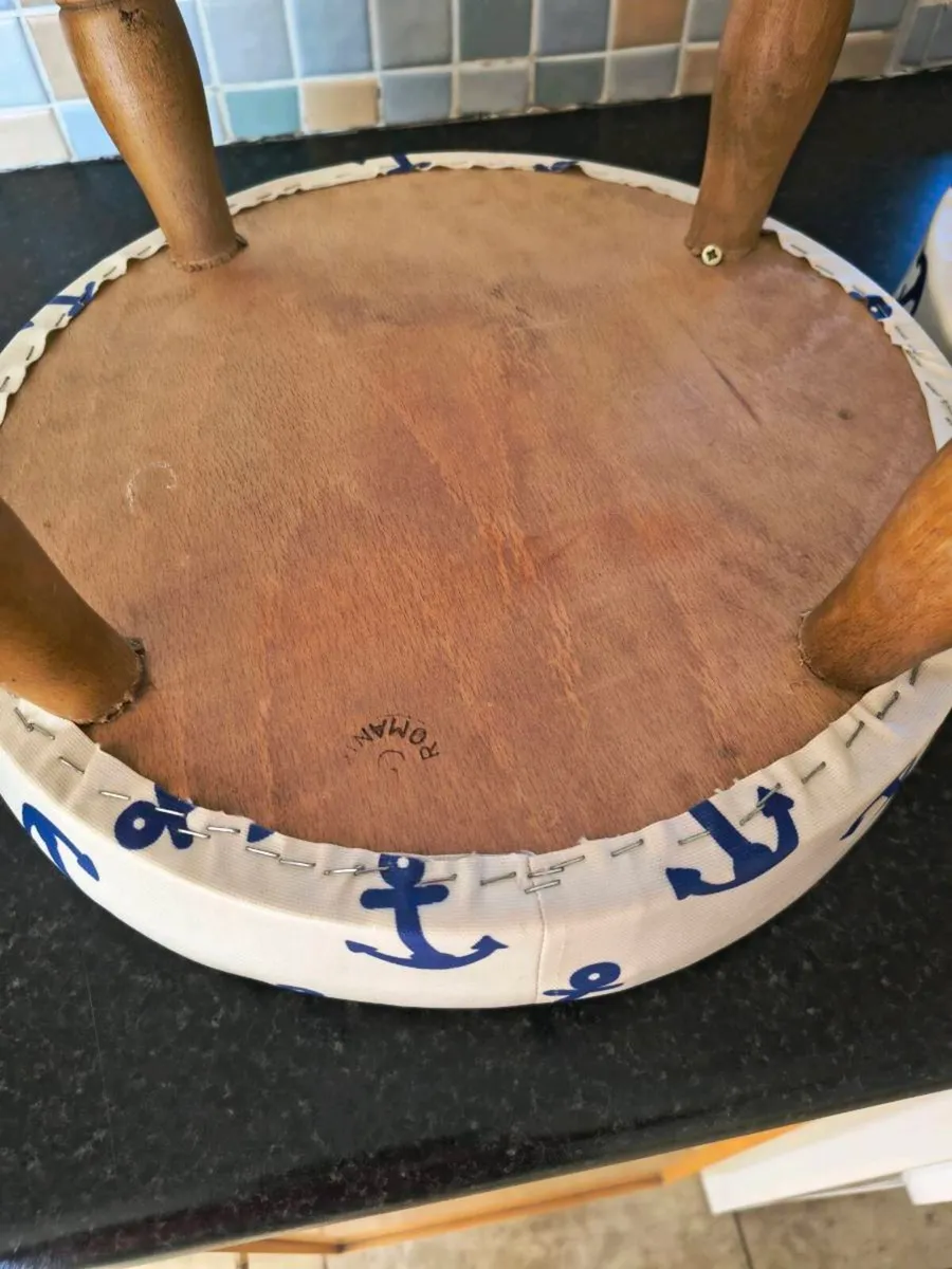 Pair of wooden stools - Image 3