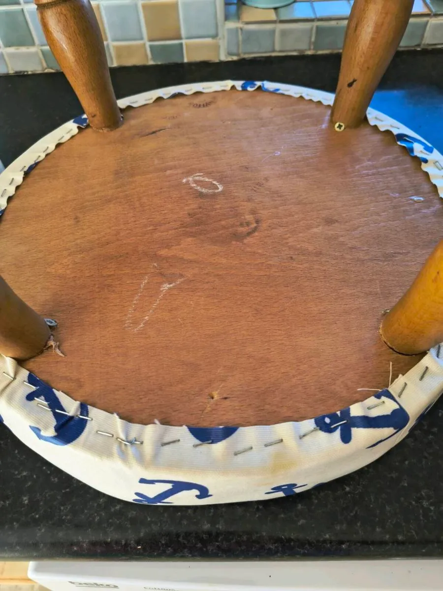 Pair of wooden stools - Image 4