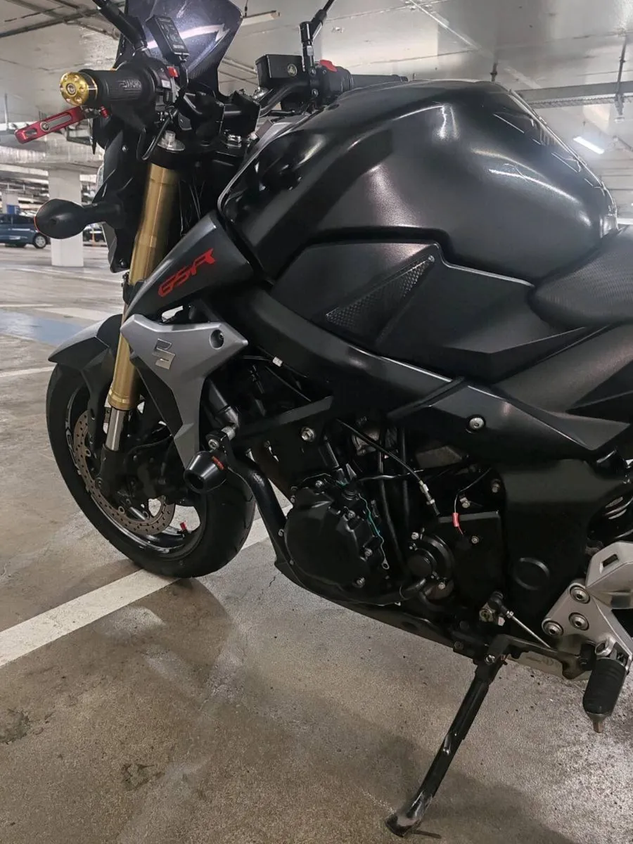 Suzuki gsr750 - Image 4