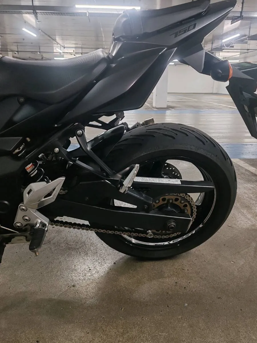 Suzuki gsr750 - Image 3