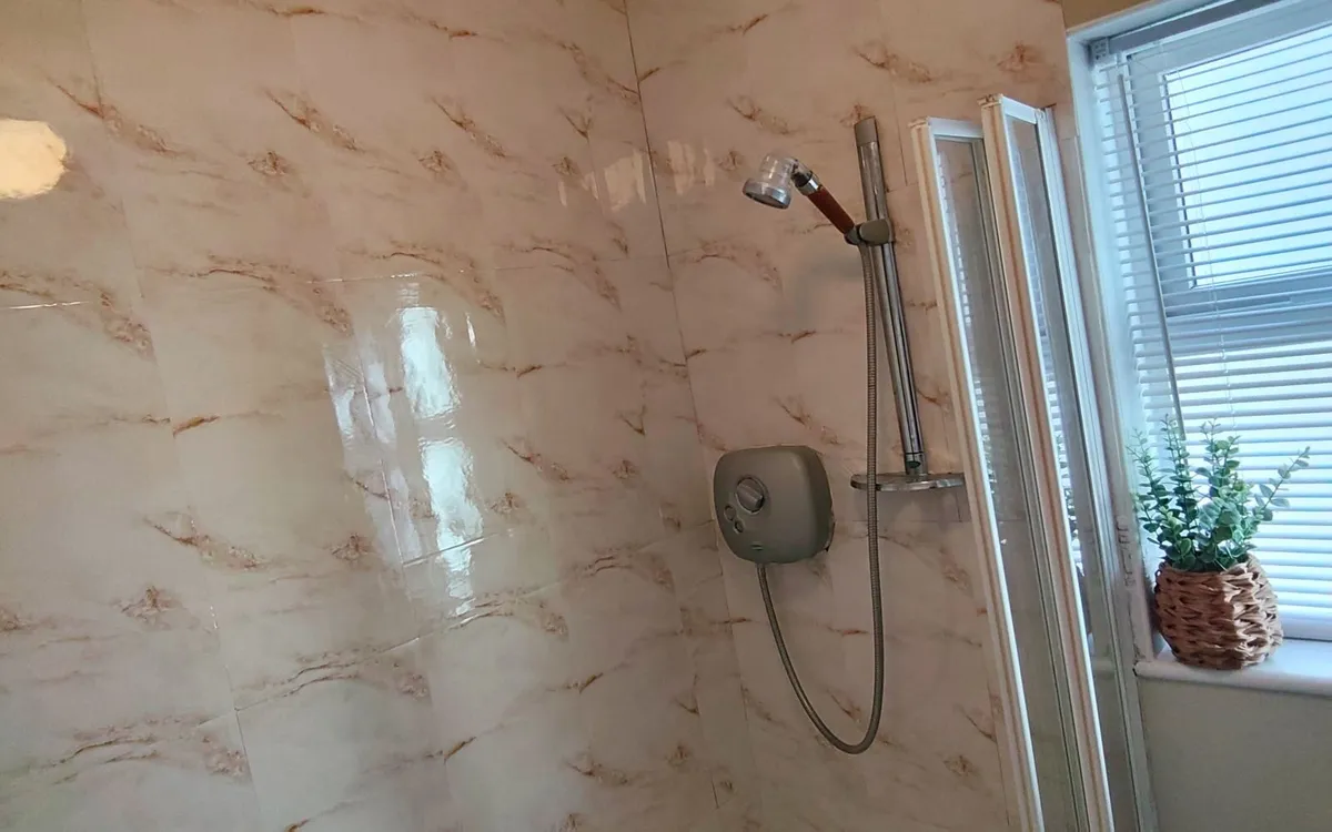 Self adhesive tiles - Image 1