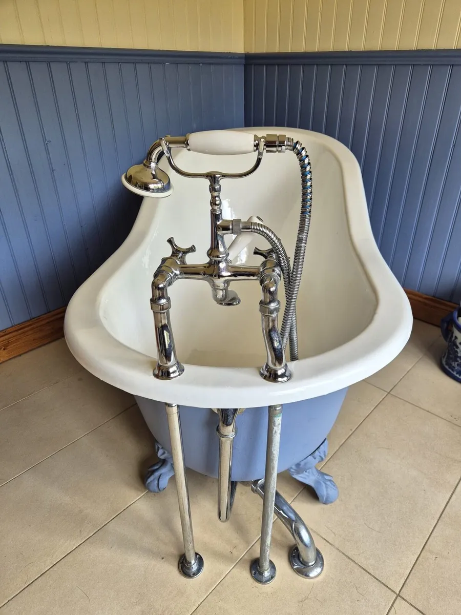 Recor Cast Iron Bathtub - Image 3