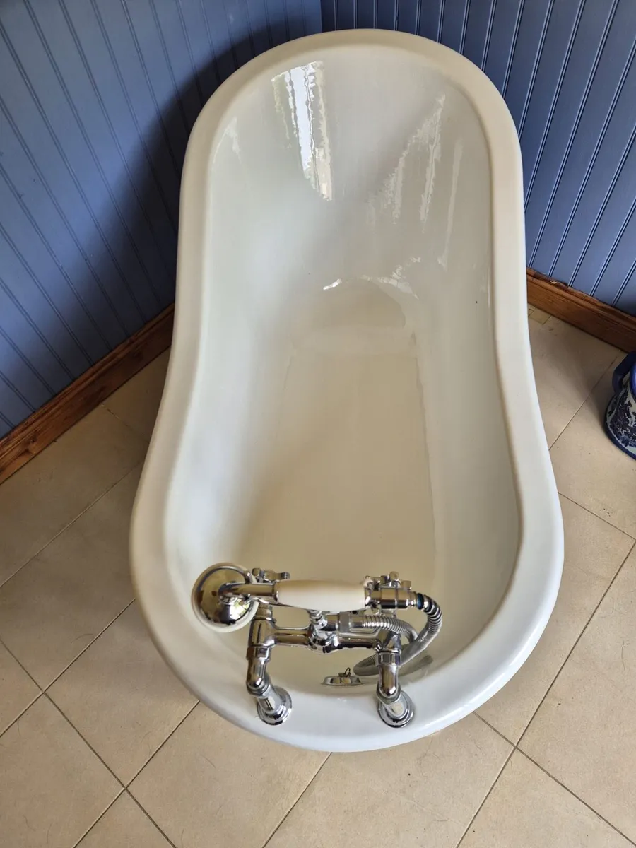 Recor Cast Iron Bathtub - Image 4