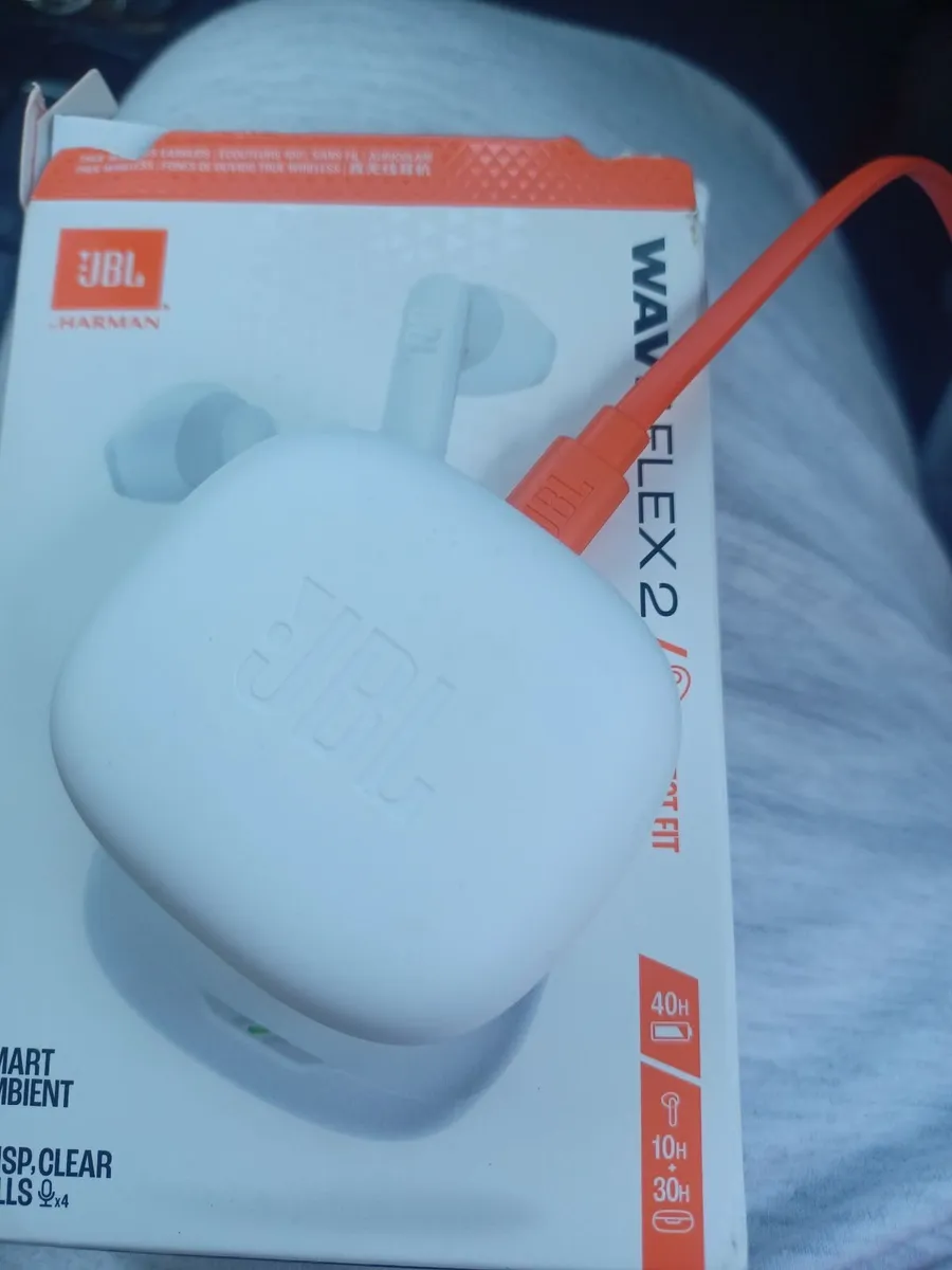Wireless ear buds - Image 1