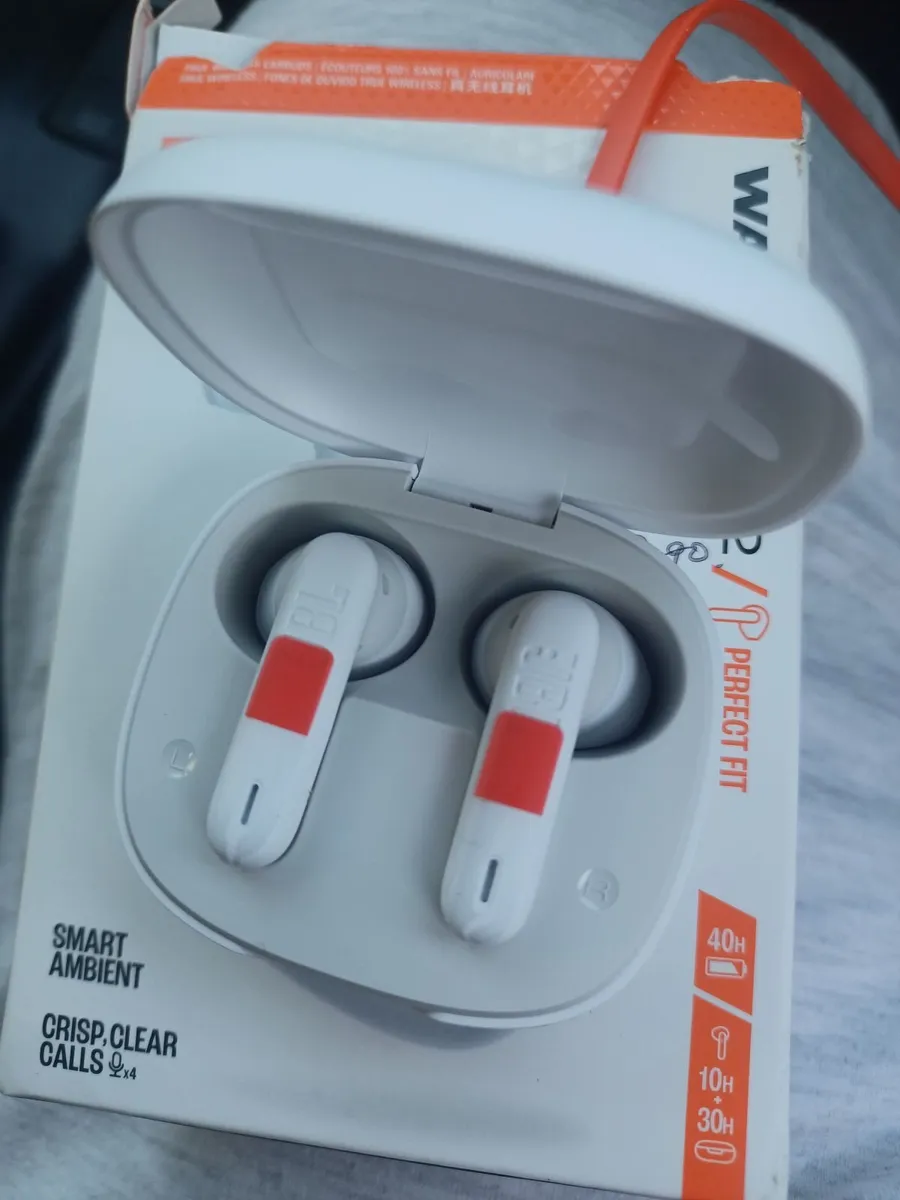 Wireless ear buds - Image 2