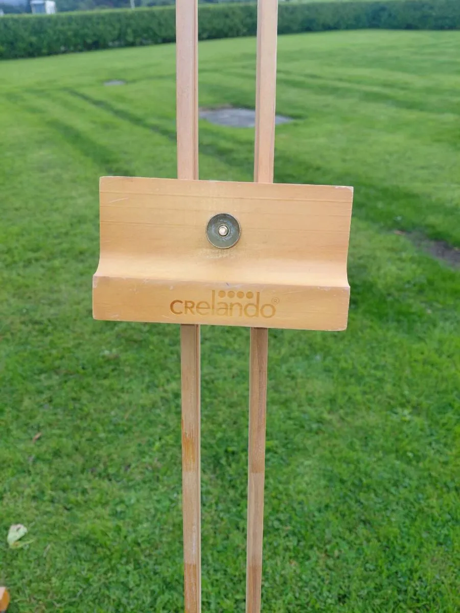 FREE 2 x Crelando Easels - Image 3