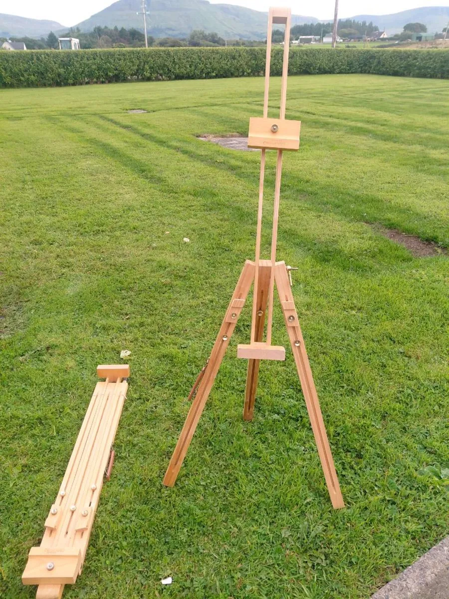 FREE 2 x Crelando Easels - Image 1