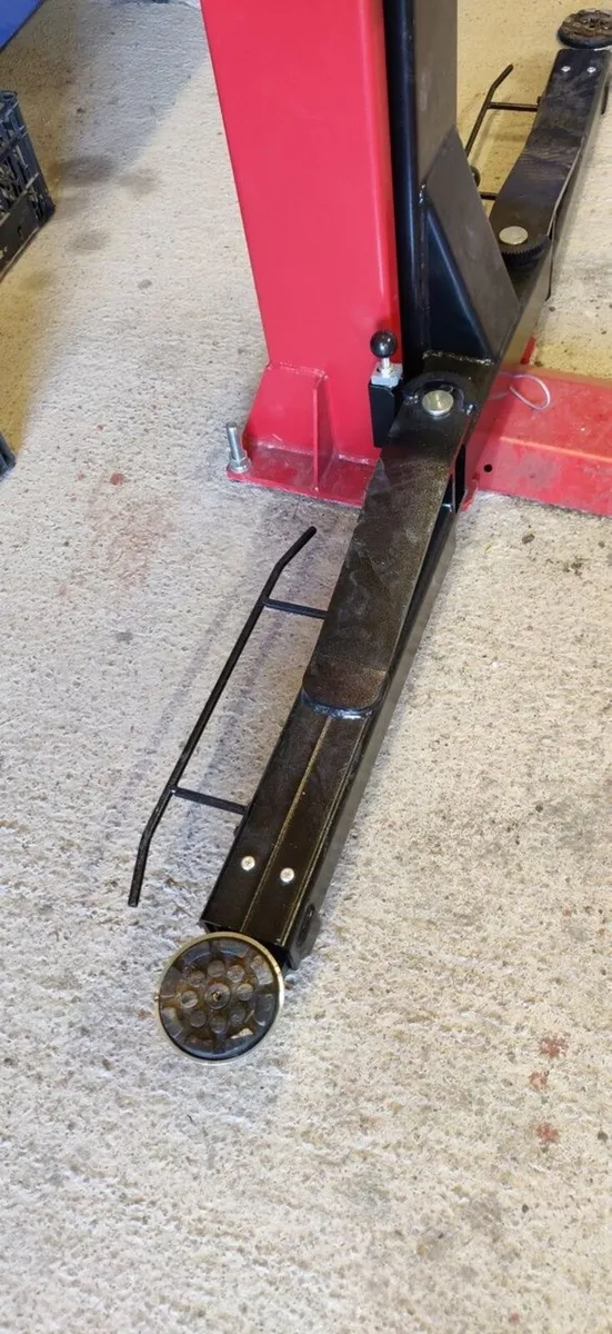 2 Post 4 Ton car / van lift - Image 4