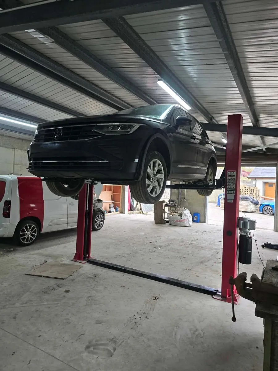 2 Post 4 Ton car / van lift - Image 1