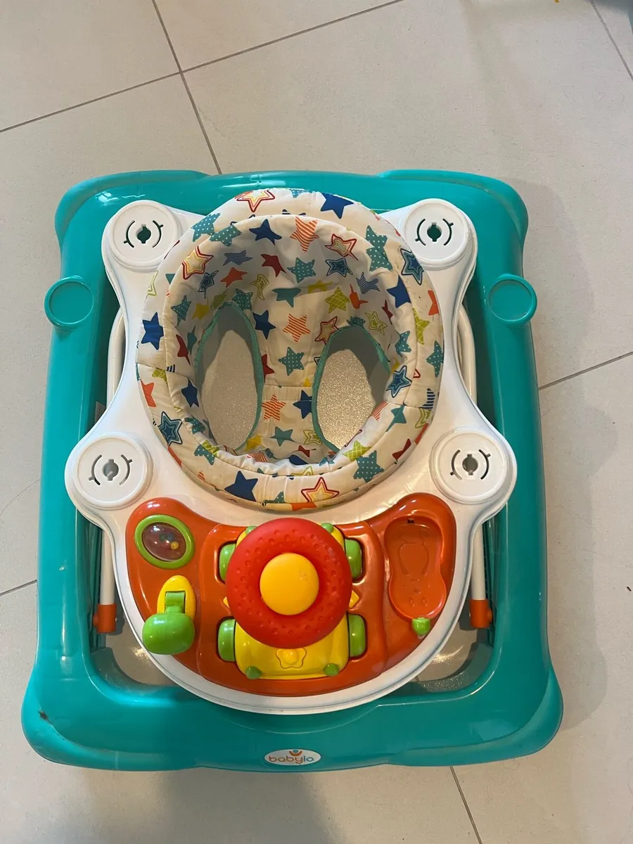 Baby food chair and walker - Image 1