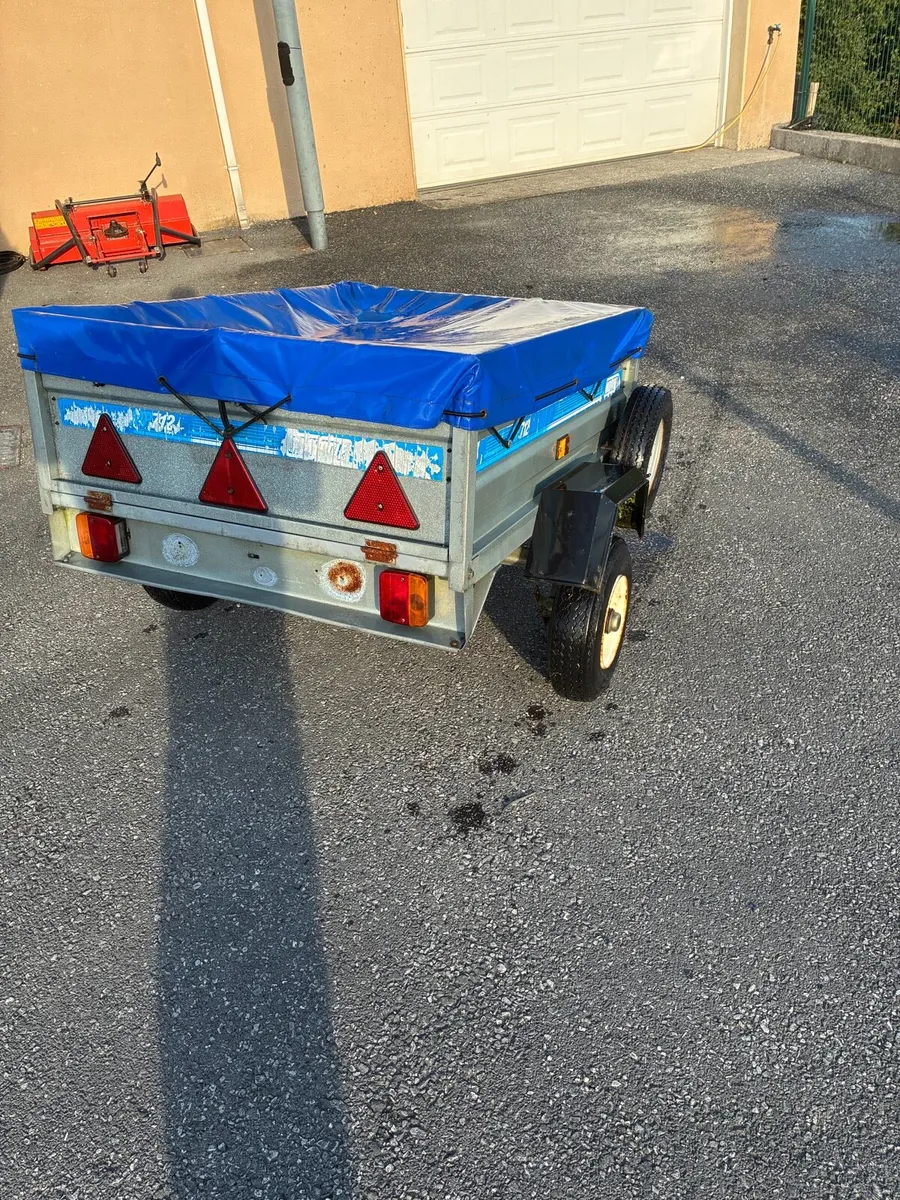 Trailer - Image 1