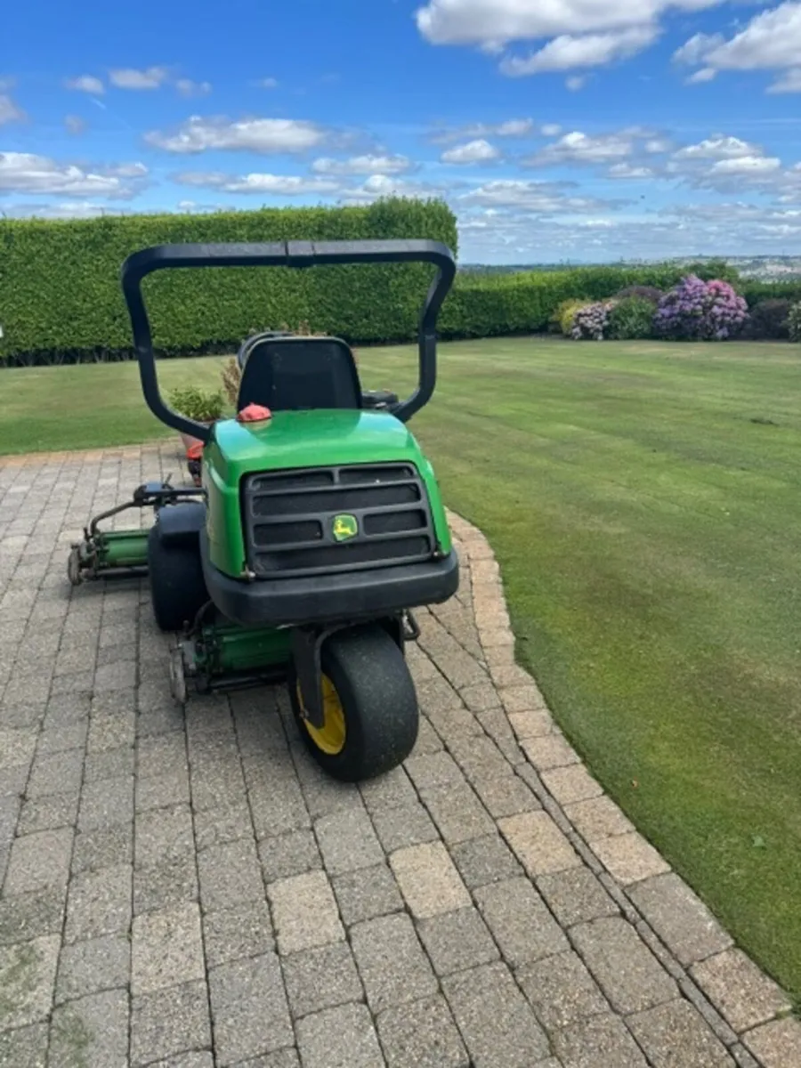 John Deere 2500A Triplex Lawn Mower - Image 3