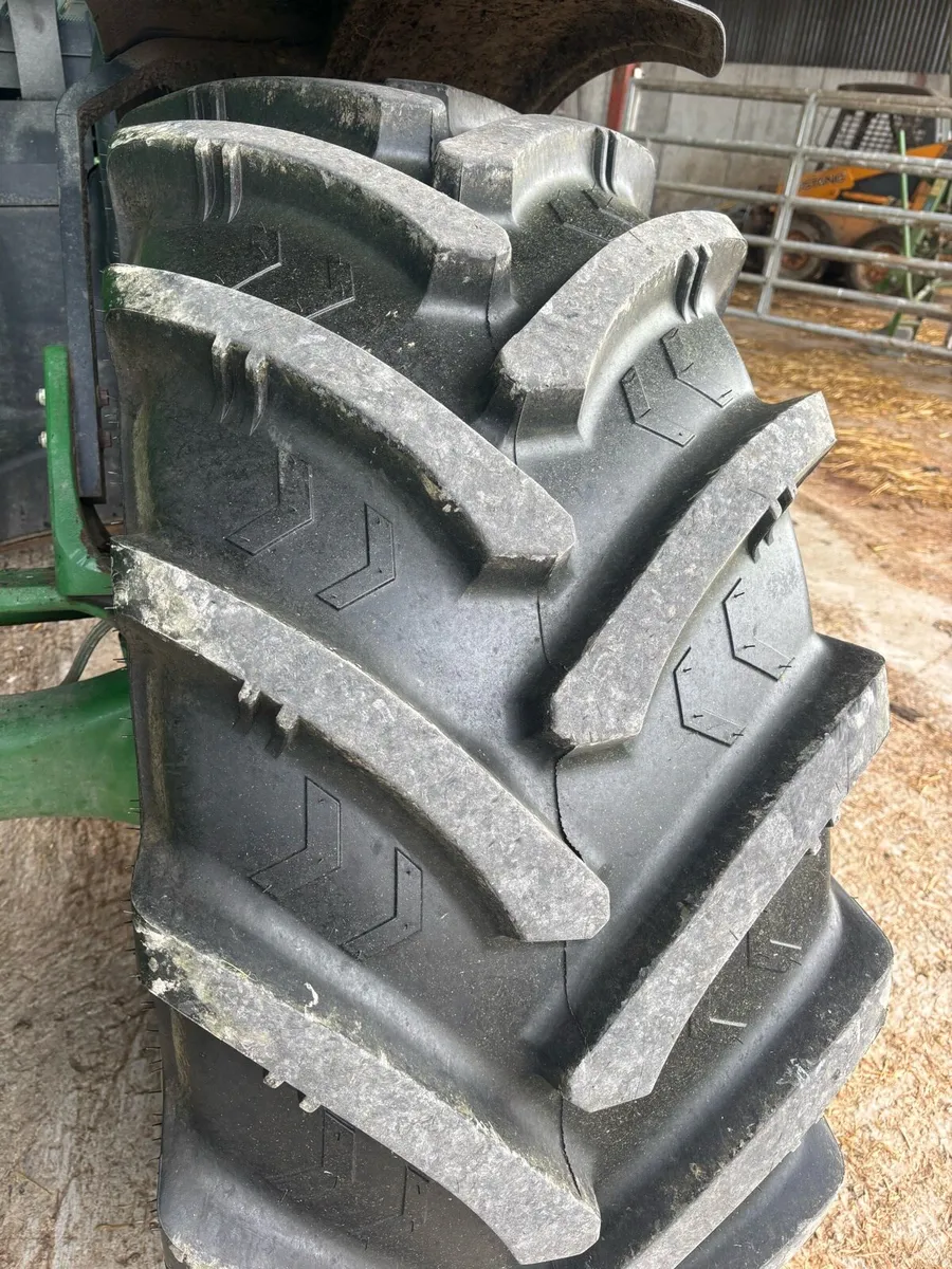 John Deere rims/tyres - Image 3